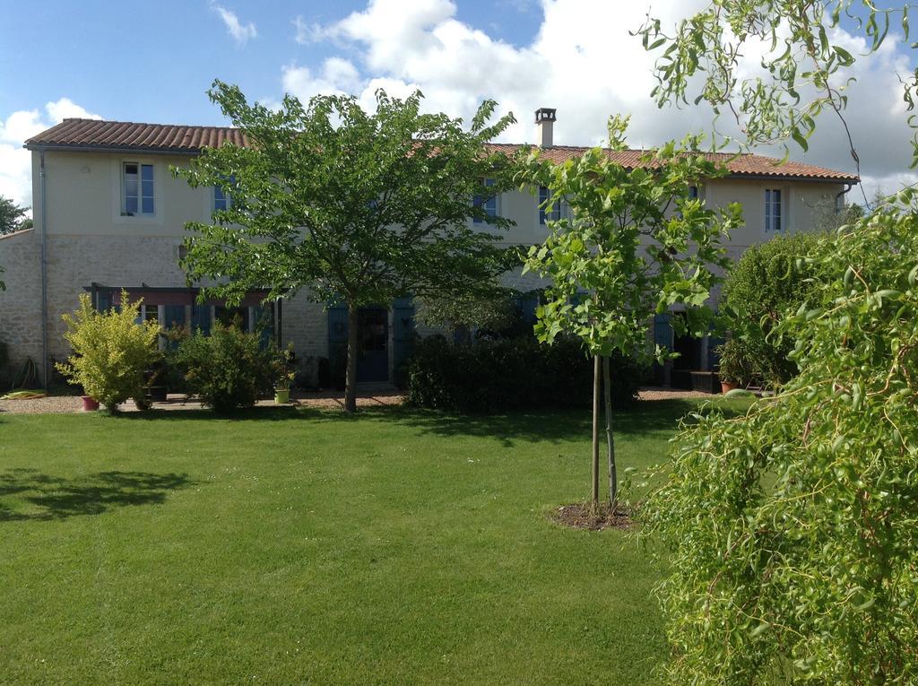 Bed and Breakfast La Chaumeauniere à Aigrefeuille-dʼAunis Extérieur photo